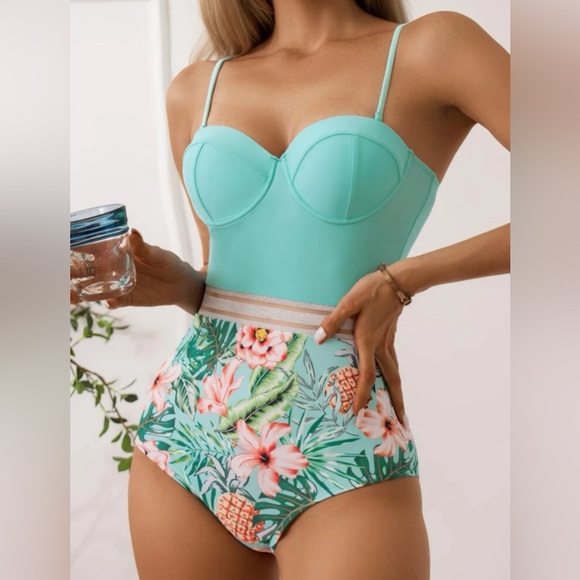 Swimsuit - Picture 3 of 12